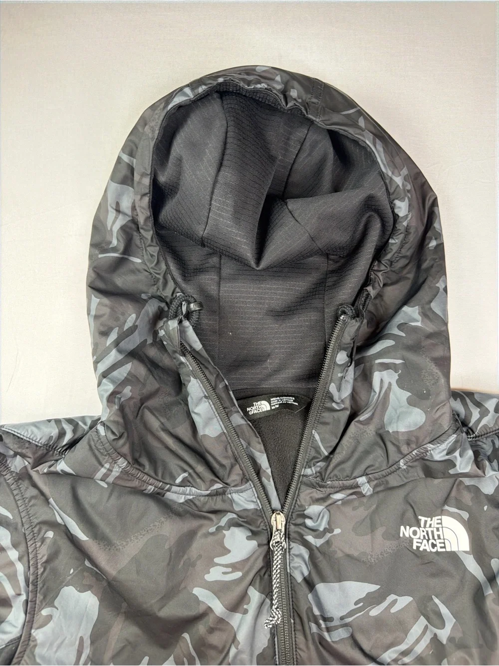 The North Face Men’s Medium Camo Full Zip Hooded Jacket Black Gray Logo Sleeve